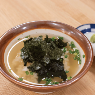 大量的海藻茶泡飯