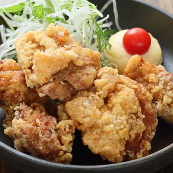 旨味たっぷり、ジューシーな『鳥の唐揚げ』