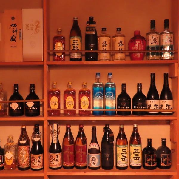 入手困難な地酒に合う料理を囲めば、きっと会話も花開くはず。居心地の良さを大切にしています。