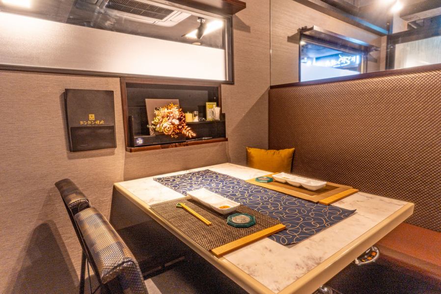 【個室】個室は、2名様~最大8名様までご案内可能です☆プライベート空間で周りを気にせずお過ごしいただけます。オシャレなお席で、普段は違った贅沢なお食事をしてみませんか?