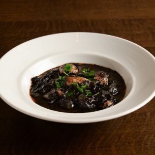 Boiled spear squid in ink