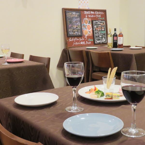 [Spacious store] You can spend a relaxing time in a calm atmosphere.The seats are widely spaced.We strive to create a space where you can enjoy your meal with peace of mind.