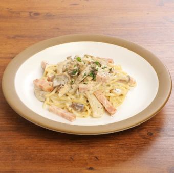 三種のきのこのポルチーニクリームソース