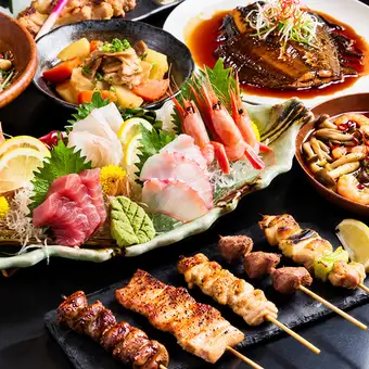 “豪华套餐”——包含11道菜,其中包括两种精选马肉刺身和一份什锦烤鸡串拼盘,以及3小时畅饮。¥9000 ⇒ ¥8000
