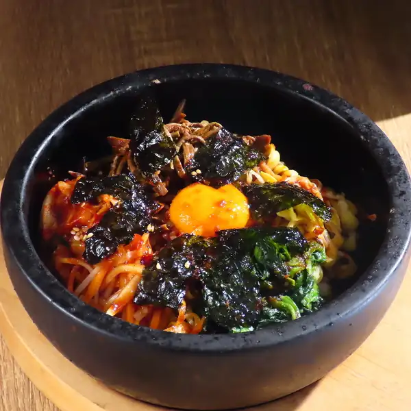 【お昼の特製料理】石焼きビビンバ◆好みのトッピングで自分流にカスタム可能