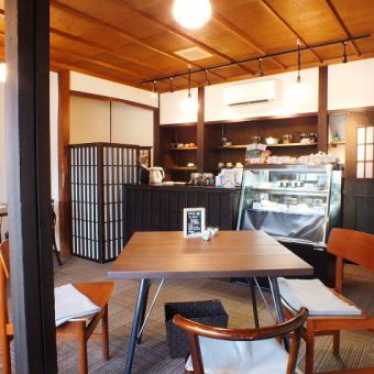 "Toju Cafe" Please feel the luxurious moment while feeling the flow of relaxation comfortably.