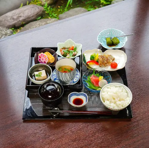 季節の彩り御膳　絢爛(けんらん)