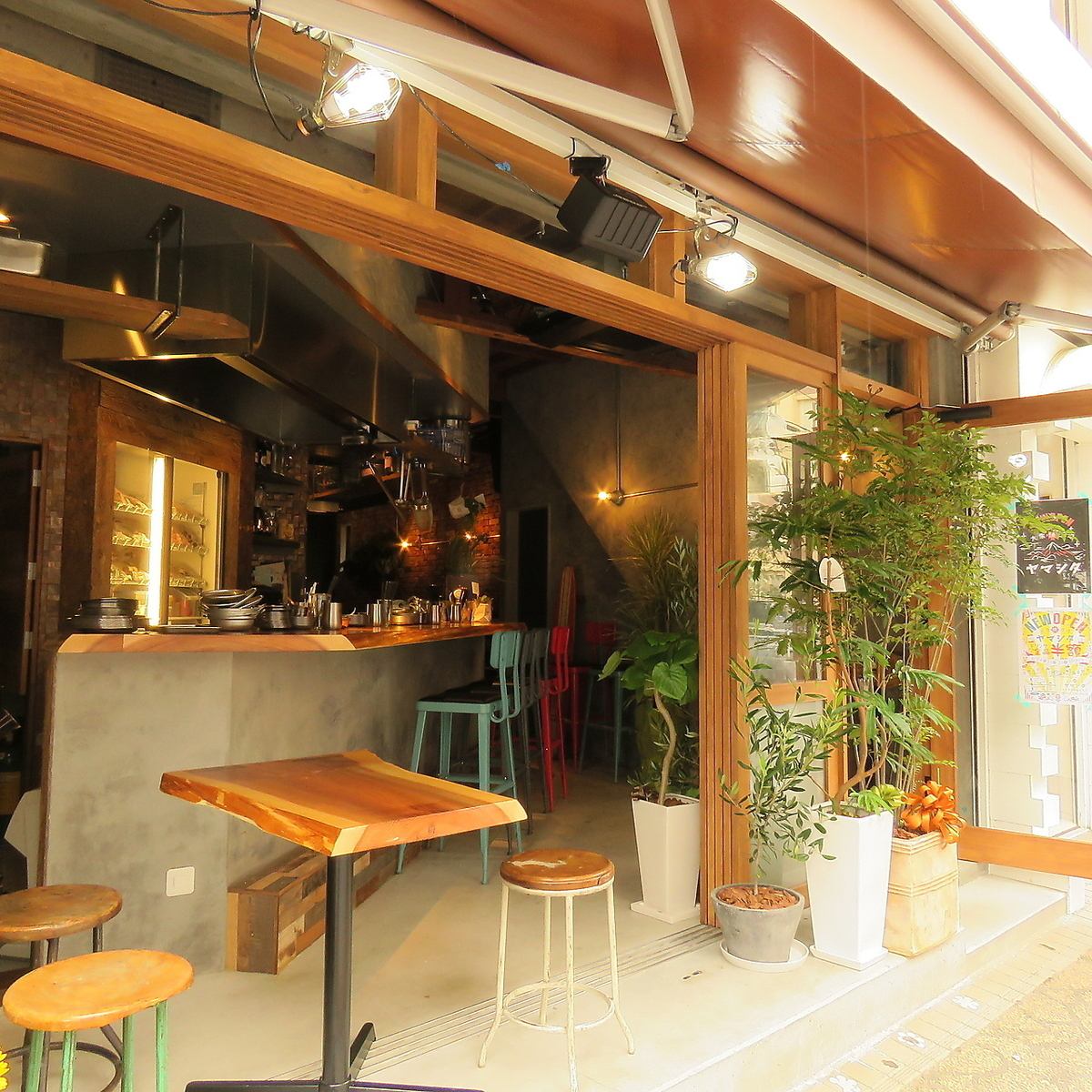 大人がオシャレにお酒と食事を楽しむシックな大衆居酒屋!!肉刺＆炙り肉寿がオススメ♪