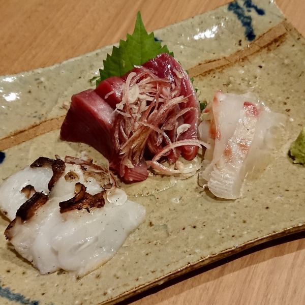 「新橋套餐」4道菜2200日圓。主廚精選當天菜單現已推出！由於只有櫃檯，所以單人用餐也可以！