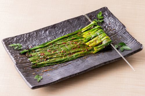 구운 부추 꼬치 (1 꼬치) / 구운 샤모 (5 병)