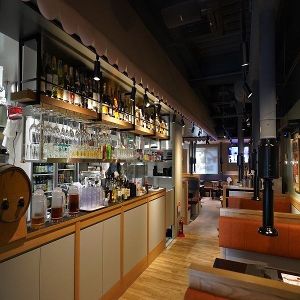 サムギョプサル屋では珍しい、清潔感のある空間をご用意しております。清潔感のある広々とした店内でごゆっくりお食事をお楽しみいただけます。韓国好きにはたまらない空間です！
