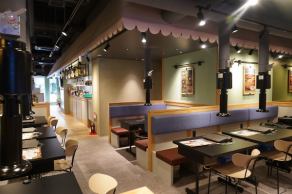 清潔感溢れる店内もコダワリの１つ。こだわりの熟成肉使った韓国料理を味わいながら、ゆったりとくつろげるテーブル席が60席ございます。お酒はもちろん、料理メインのデートにもおすすめです。
