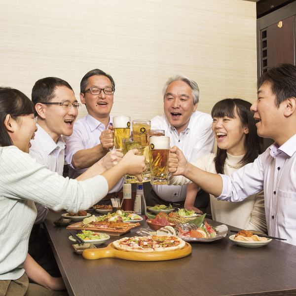 《会社宴会》《接待》《歓送迎会》《仲間内宴会》などのご宴会は『掘りごたつ式個室』で！4名・8名・12名で仕切ることも可能です。最大40名様まで収容可能です。2～10名様までの少人数ならテーブル席もお勧め！仕切りがあるので、隣が気になりません♪