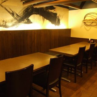 テーブルはつなげて大人数の宴会も可能！