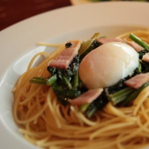 Japanese-style carbonara (bacon, spinach, soft-boiled egg)