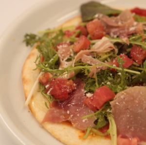 Onomichi vegetables and uncured ham pizza