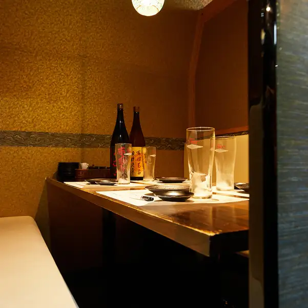 ■全席完全個室の食べ飲み放題居酒屋■　ソファー個室や掘りごたつなど豊富な個室タイプをご用意。扉付きの完全個室で、2名～12名のプライベート飲み会に最適！