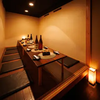 広々とした掘りごたつのお席は、団体宴会でも“ちゃんと美味しい”を叶える人気席。