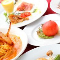 明るい空間で、美味しいお料理とお飲み物をお楽しみください♪