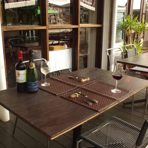 オープンテラスの席でまったり♪