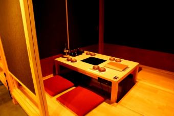 ２～４名様用の掘りごたつ個室！周りを気にせず寛げます！