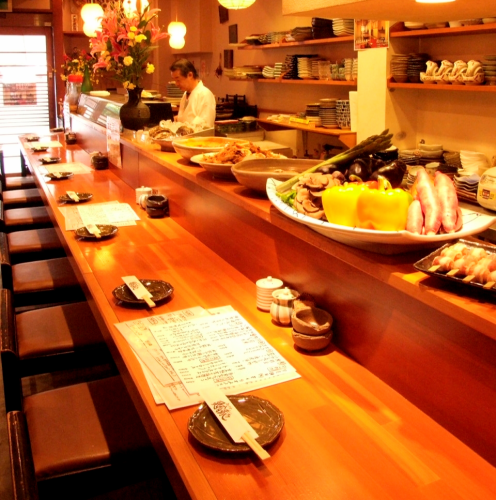 [Feel free to use even one person ♪] You can see the craftsmen holding them over the counter.Even if you look at the special sushi that has been handed down for 72 years, you can eat it.
