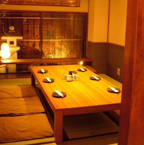 The semi-private room located at the back of the 1st floor is a tatami room that can accommodate up to 8 people.
