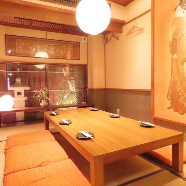 Please feel free to contact us regardless of course reservation or seat reservation.Private rooms with a Japanese atmosphere are also available.The calm interior can be used for any occasion.Younger generations are also welcome!