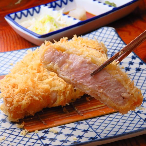 Brand pork loin and set meal (120g) 2300 yen / (150g) 2500 yen / special (180g) 3000 yen ☆ The meat is softened.