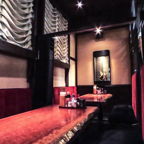 【会社宴会に】当店では他にも広々とした完全個室もございますので、少人数～大人数の宴会にも最適です。足をのばしてゆったりとお寛ぎ頂きながら、料理とお酒をご堪能ください。天神駅で居酒屋をお探しの際は是非当店へ！会社の宴会や団体で集まる飲み会などにもおすすめです！
