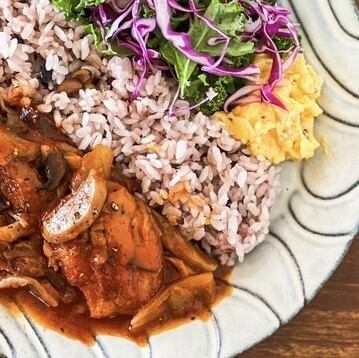 旬の味を集め、何度でも新鮮で楽しめます。