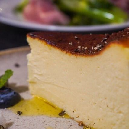 白ワイン香る《バスクチーズケーキ》