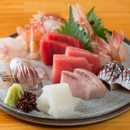 漁港直送！職人の丁寧な下処理で鮮度を極めた自慢の「七種盛り合わせ」