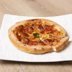 Margherita pizza with shiso leaves