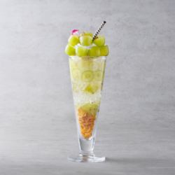premiumシャインマスカットのパフェ