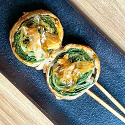 [Vegetable wrapped skewers] Spinach wrapped bonito soy sauce