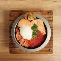 鮭魚和鮭魚籽飯