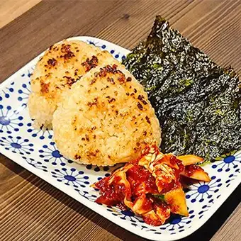 구운 주먹밥 푸른 고추 된장