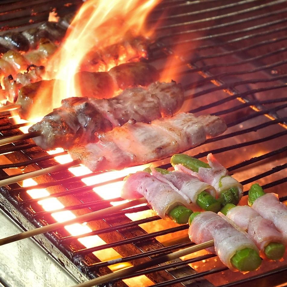 1本180円～炭火焼き串♪仕事帰りのサク飲みや気軽な飲み会にも◎