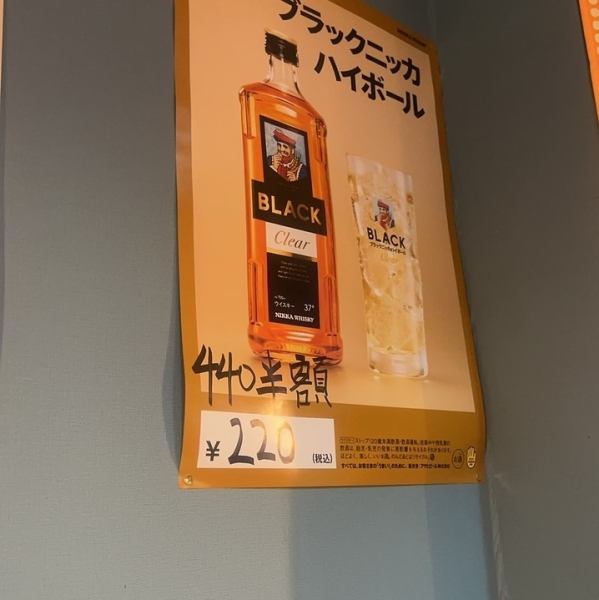 這裡也提供可容納1-3人的桌椅。非常適合午餐，或是下班回家前想快速吃點東西喝點飲料的人。它非常適合日常使用。