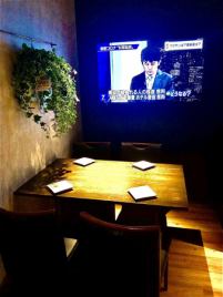 We have a private room with a TV for watching sports.Even for drinking parties with friends or after work! It can be used by 2 to 4 people ♪