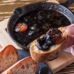 イカ墨のアヒージョ