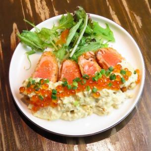 サーモンのレアカツ いくらのせ