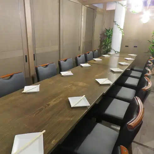 我們也提供可容納 10 人或以上團體的私人私人房間。適用於各種宴會和年終派對！