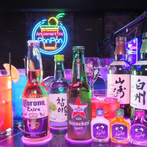 種類繁多的飲品，包括生啤酒、酸酒和雞尾酒