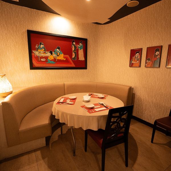 <Private rooms> We have private rooms and semi-private rooms where you can relax and enjoy your meal! They can accommodate from two people, so they can be used for a variety of occasions, such as when entertaining someone special, a girls' night out with friends, or for families with small children.We are looking forward to your visit♪