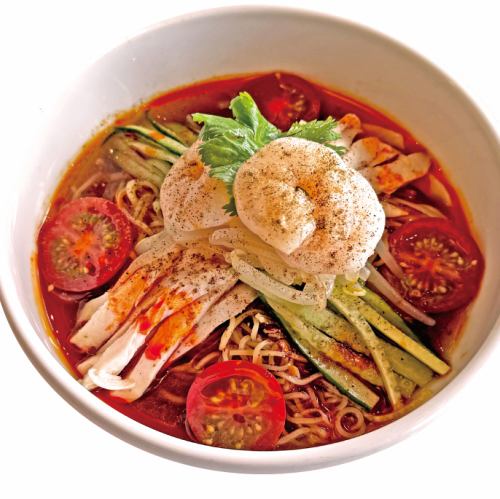 海老と蒸し鶏の香港風スパイシー冷やしまぜ麺