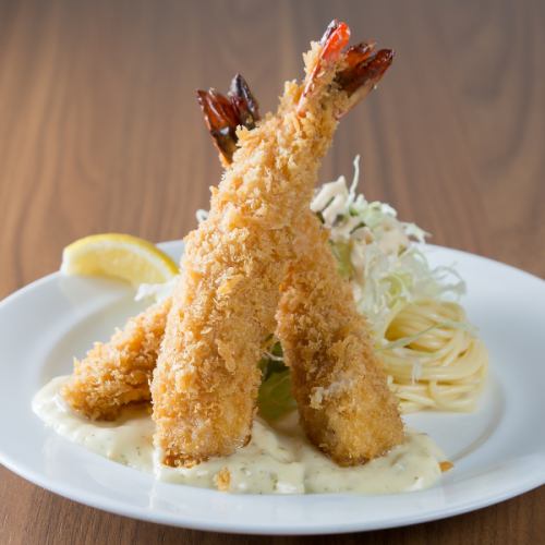 サクサクの衣と柔らかい肉質が絶妙なバランス♪手作りの味わい&家庭的な温かみを感じる【エビフライ】3本