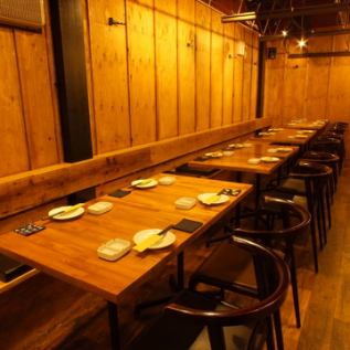 The table seats in the back can accommodate up to 24 people! You can use the roll screen as a partition to create a semi-private room!