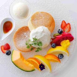 Treat yourself♪ Fruit pancakes